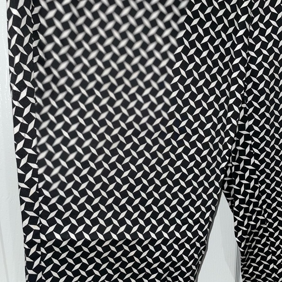 New York & CO abstract pattern ankle length pants​​​​​​​​​​​ - Picture 3 of 6